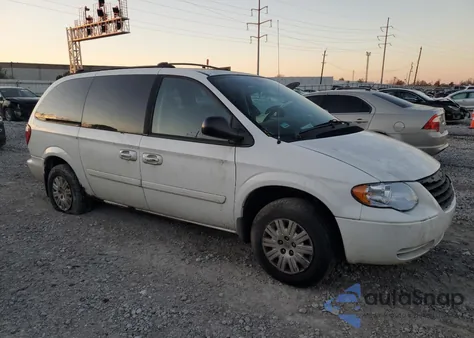 2005 Chrysler Town & Country Lx from USA, damaged, VIN 2C4GP44R45R563320